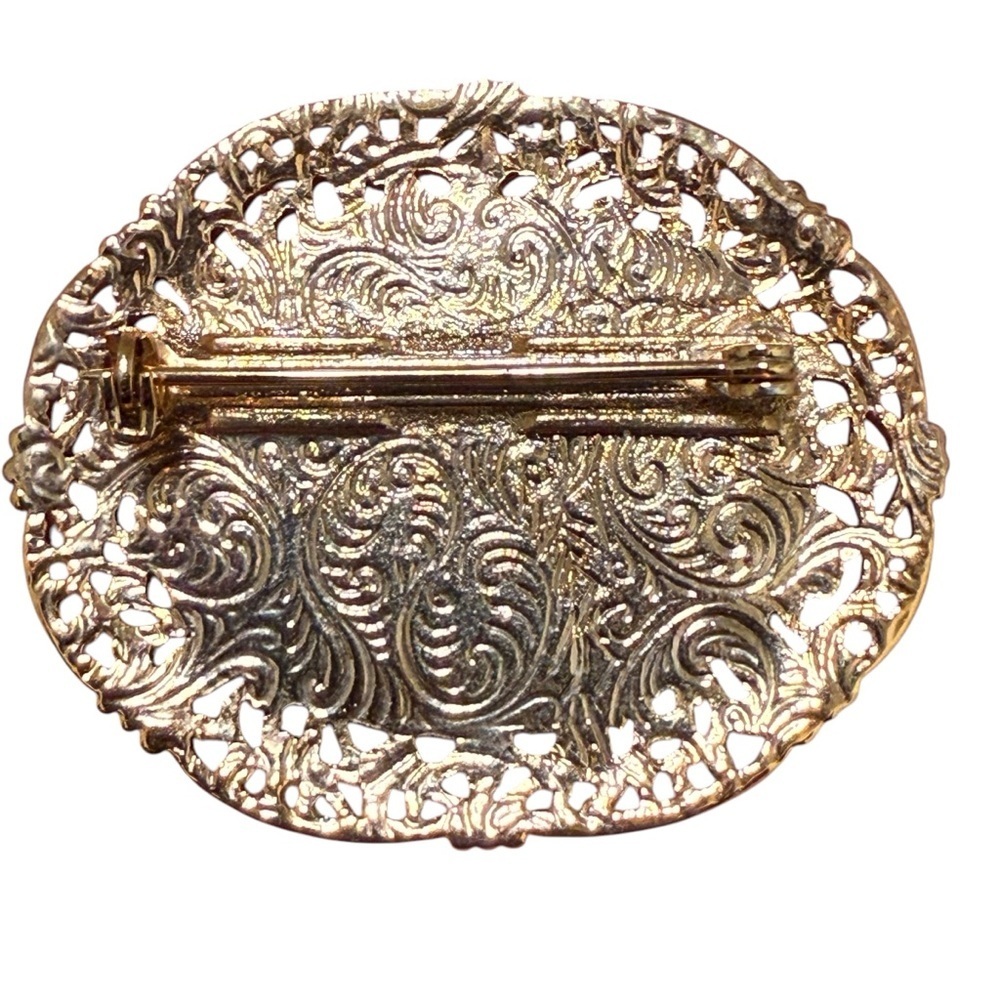 Vintage Gold Filigree Oval Faux Pearl Brooch Pin Elegant Classic Jewelry Gift - Picture 2 of 3